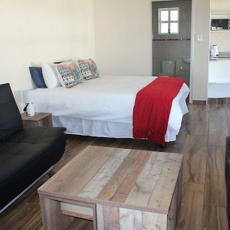 Laudin'S View Hotel Umtentweni Eksteriør billede